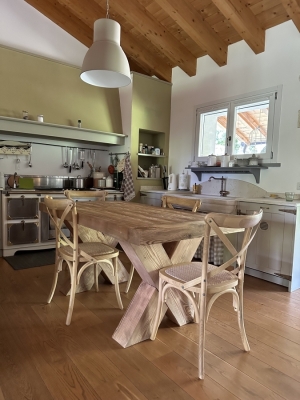 Tavolo in legno invecchiato 