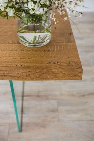 Vendita Online Tavolo in legno moderno con gambe in vetro 