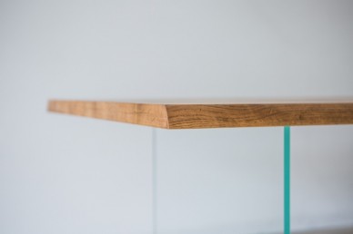 Vendita Online Tavolo in legno moderno con gambe in vetro 