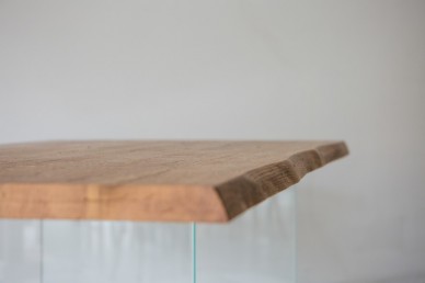 Vendita Online Tavolo in legno moderno con gambe in vetro 