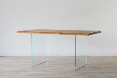 Vendita Online Tavolo in legno moderno con gambe in vetro 