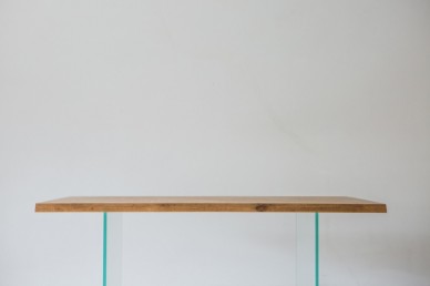 Vendita Online Tavolo in legno moderno con gambe in vetro 