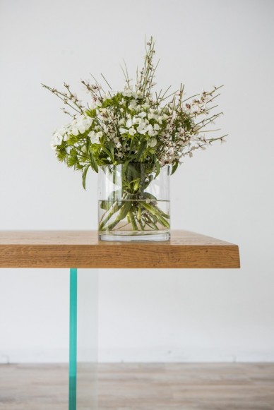 Vendita Online Tavolo in legno moderno con gambe in vetro 