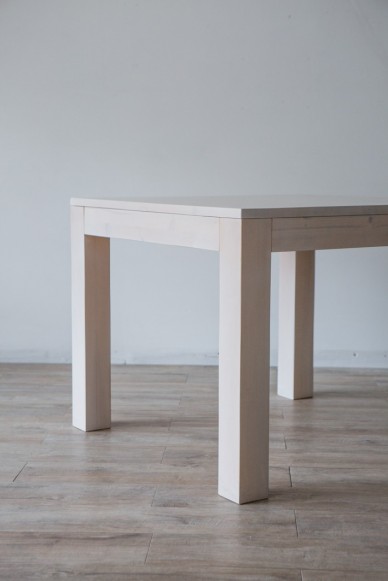 Tavolo moderno quadrato 