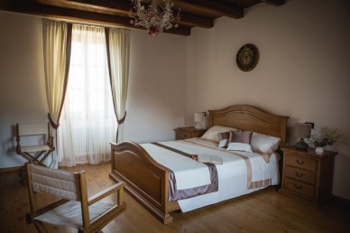 Vendita Online Camera in legno di castagno 