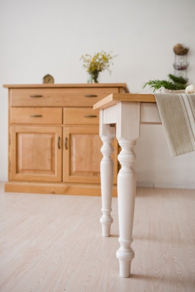 Vendita Online Tavolo  gamba tornita con piano in castagno finito naturale 